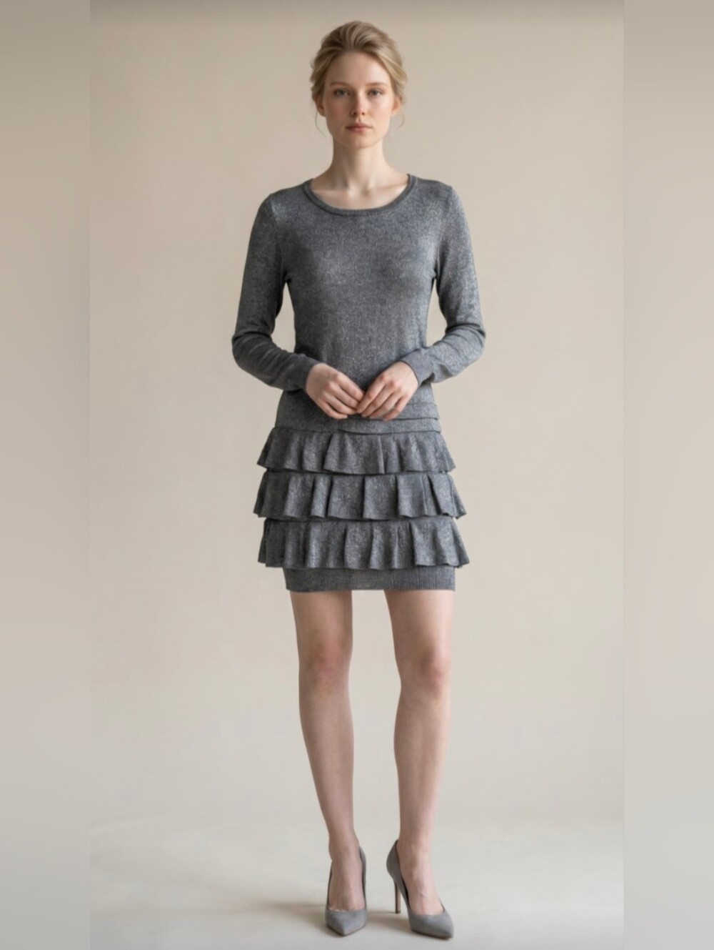 BCBGMAXAZRIA! BLACK & SILVER KNIT, LONG SLEEVE, RANDOM TIERED DRESS! SZ M